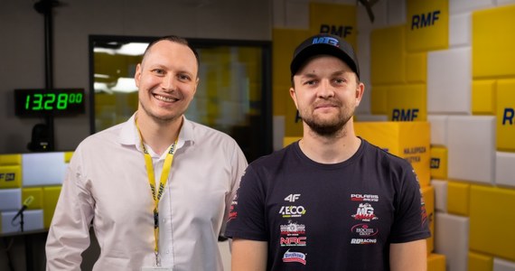 Maciej Giemza, od niedawna kierowca Polaris Polska Racing Team i ambasador Orlen Team, kilka miesięcy temu z motocykla przesiadł się do czterokołowego pojazdu SSV. Rajd Dakar zamienił na razie na Rajdowe Mistrzostwa Polski Samochodów Terenowych. Ale nie wyklucza powrotu - o czym opowiedział w rozmowie z Cezarym Dziwiszkiem z redakcji sportowej RMF FM.