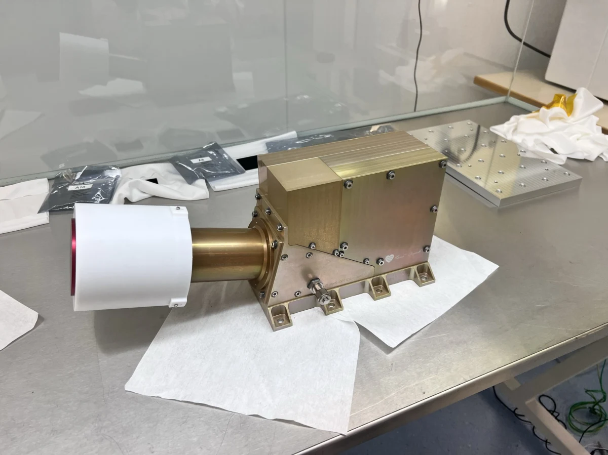 Symbol Wielkiej Orkiestry Świątecznej Pomocy i nazwisko zwycięzcy charytatywnej aukcji, Pawła Orepuka zostały wygrawerowane na instrumencie GLOWS, który powstał w Centrum Badań Kosmicznych Polskiej Akademii Nauk. Urządzenie zostanie zintegrowane z sondą NASA i wystrzelone w stronę Słońca.  