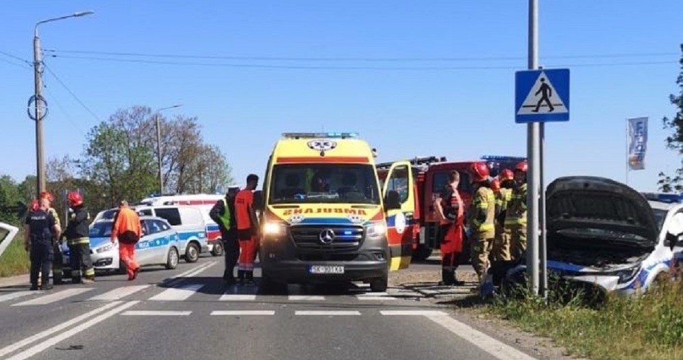 Radiowóz zderzył się z osobówką. Są ranni