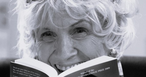 Kanadyjska pisarka Alice Munro zmarła w wieku 92 lat. W 2013 roku została laureatką literackiej Nagrody Nobla, pierwszą kanadyjską autorką uhonorowaną tym wyróżnieniem. Przez krytyków nazywana była "kanadyjskim Czechowem".