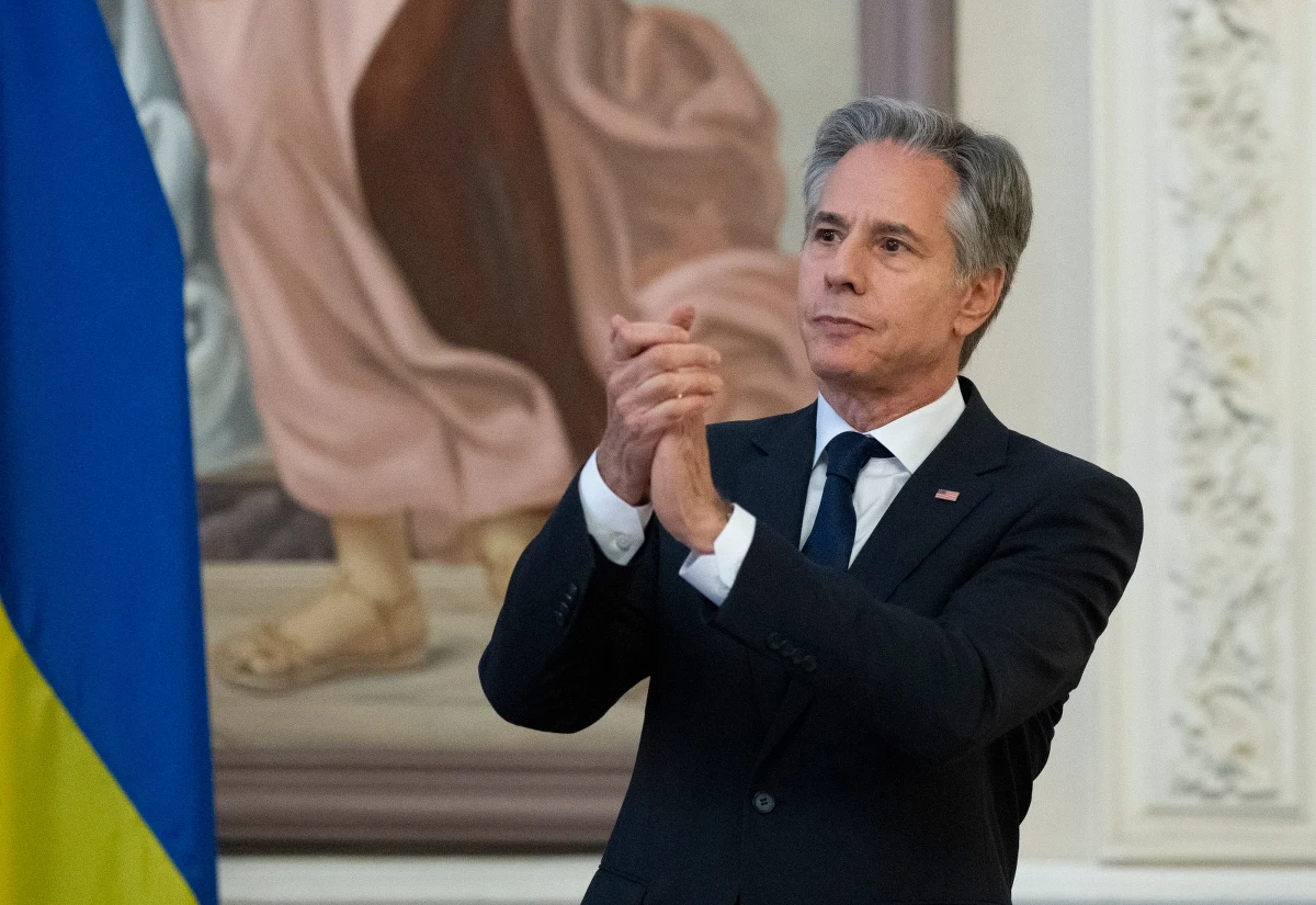 "Nasz Kongres dał nam uprawnienia, by skonfiskować rosyjskie aktywa zamrożone w Stanach Zjednoczonych. Zamierzamy z nich skorzystać. (...) Za to, co Putin zniszczył, Rosja musi zapłacić" - oświadczył podczas wystąpienia w Politechnice Kijowskiej sekretarz stanu USA Antony Blinken. Odniósł się w ten sposób do przegłosowanej przez Kongres, w ramach pakietu pomocowego dla Ukrainy, ustawy REPO Act, pozwalającej na konfiskatę zamrożonego rosyjskiego majątku wartego kilka miliardów dolarów. Blinken złożył niezapowiedzianą wcześniej wizytę w Kijowie.