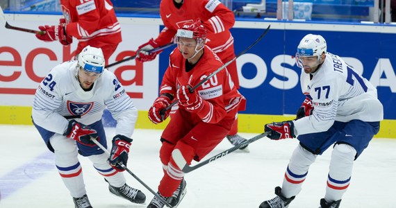 Polscy hokeiści na lodzie przegrali z Francją 2:4 w swoim trzecim meczu i zajmują ostatnie miejsce w tabeli grupy B mistrzostw świata elity, które rozgrywane są w Czechach. W grupie A prowadzi broniąca tytułu Kanada po zwycięstwie, po dogrywce, nad Austrią 7:6.