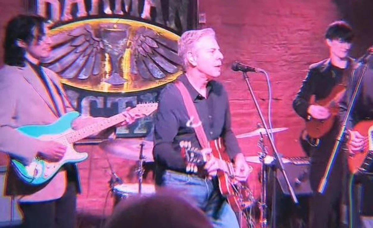 Sekretarz stanu USA Antony Blinken w czasie wizyty w Kijowie wystąpił na scenie jednego z barów. Wspólnie z lokalnym zespołem zagrał i zaśpiewał utwór Neila Younga "Rockin' in the Free World".