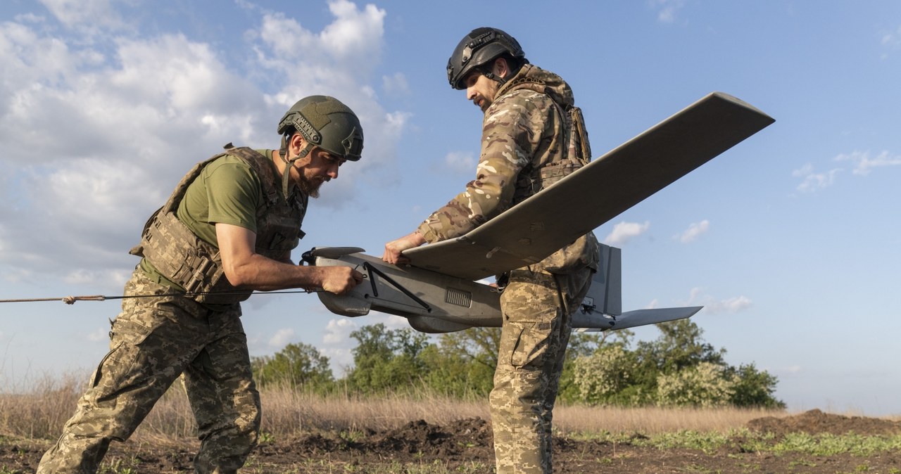 Siły Zbrojne Ukrainy włączyły do ​​swojego arsenału amerykański lekki bezzałogowy statek powietrzny RQ-20 Puma. Pomaga on siłom ukraińskim w namierzaniu i niszczeniu rosyjskiego sprzętu wojskowego w szczególnie trudnych obszarach pola bitwy.