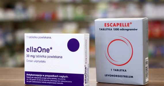 W 80 aptekach w Polsce farmaceuci mogą wystawiać recepty na pigułkę "dzień po" - ustalił dziennikarz RMF FM Michał Dobrołowicz. To jest na razie ponad 0,5 proc. wszystkich aptek w kraju, których jest prawie 12 tysięcy. Chodzi o placówki, które podpisały umowę w tej sprawie z Narodowym Funduszem Zdrowia. Do NFZ wpłynęło 275 wniosków od aptekarzy, którzy chcą wziąć udział w pilotażu nowej usługi farmaceuty polegającej właśnie na wystawianiu takich recept. Dostęp do antykoncepcji awaryjnej - zgodnie z zapowiedziami rządu - miał być łatwiejszy od maja.