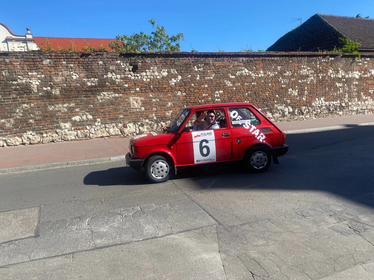 Z Krakowa do Monte Cassino właśnie wystartowała wyjątkowa wyprawa. Biorą w nim udział legendarni rajdowi kierowcy: Sobiesław Zasada i Robert Mucha. W ten sposób chcą uczcić 80. rocznicę bitwy pod Monte Cassino. 