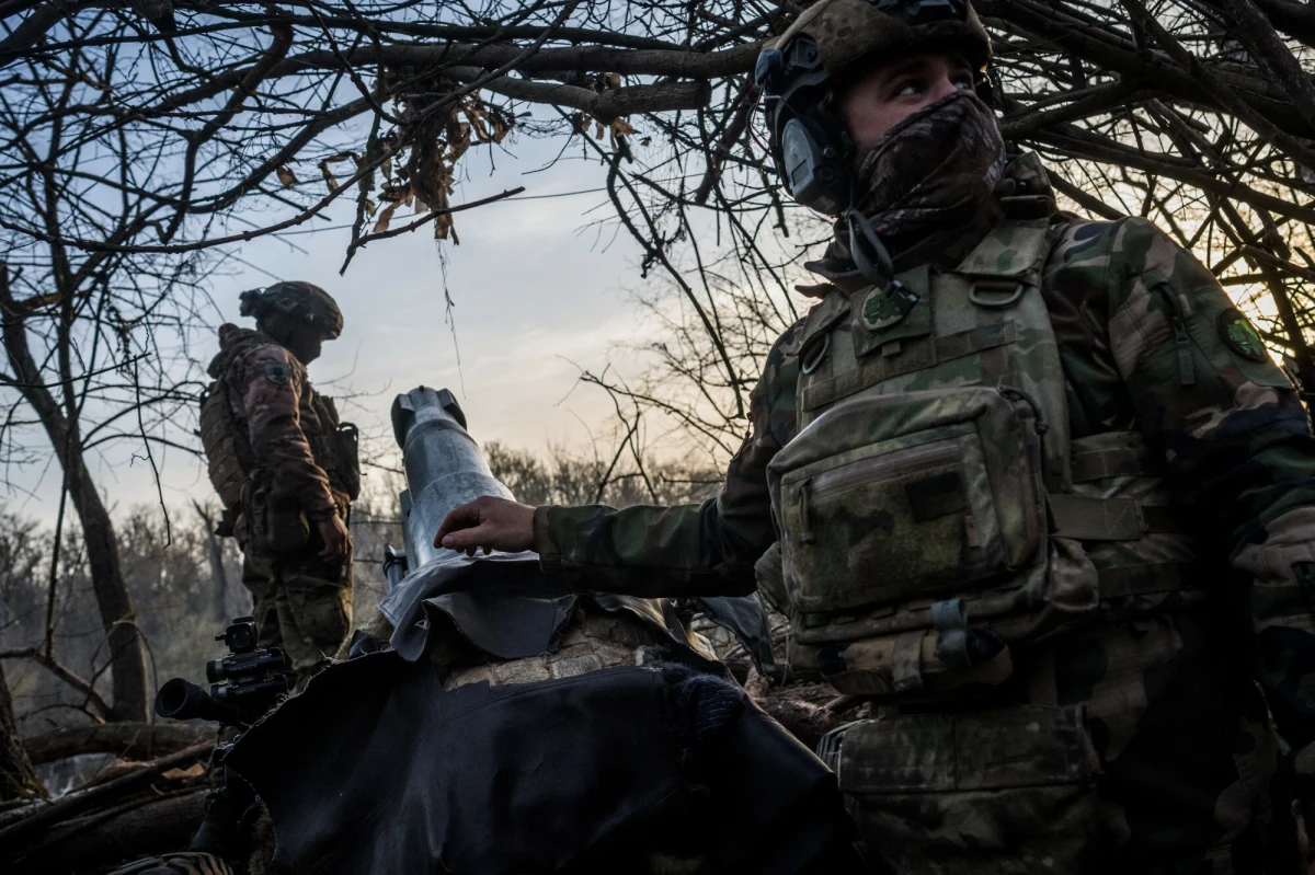 Wołczańsk - to miasto jest obecnie na ustach wszystkich, którzy śledzą wojnę w Ukrainie. Rosjanie, którzy od kilku dni prowadzą ofensywę w obwodzie charkowskim, zajmują już pozycje na ulicach miasta. Coś, co jeszcze nie tak dawno było nie do pomyślenia, dzieje się na naszych oczach - Rosjanie zdobywają teren na "nietykalnej" od prawie półtora roku Charkowszczyźnie.