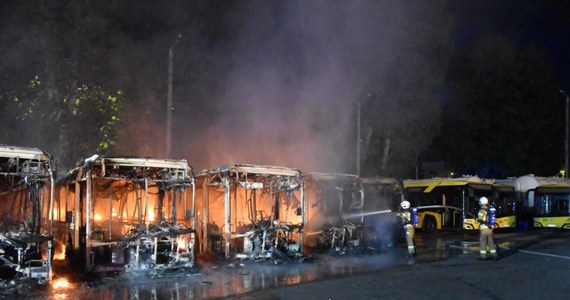 Przyczyną pożaru na placu postojowym w Bytomiu, gdzie spłonęło 10 autobusów było podpalenie - wynika ze wstępnej opinii biegłego. Na miejscu znaleziono łatwopalną ciecz. Posłużyła ona do wzniecenia ognia - poinformowała prokuratura.