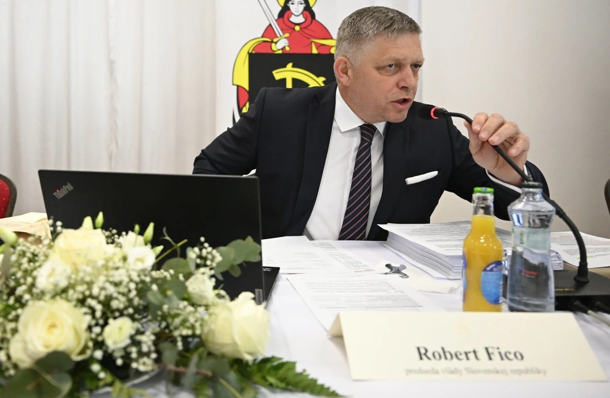 Stan zdrowia premiera Roberta Ficy nadal jest bardzo poważny, ale w nocy lekarzom udało się go ustabilizować – poinformował minister obrony Słowacji Robert Kaliniak. Fico przeszedł wielogodzinną operację po tym, jak w środę został postrzelony po wyjazdowym posiedzeniu rządu. Premier może zostać w szpitalu jeszcze przez kilka dni.