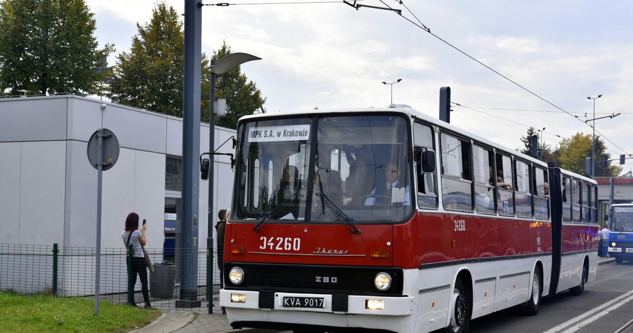 Rada, Unii, Europejskiej, zaostrzyła, normy, emisji, samochodów, ciężarowych, wprowadzono, nowe, ambitniejsze, cele, dotyczące,  Wyrok na silnik Diesla. Autobusy na olej napędowy muszą zniknąć w UE