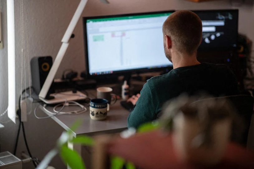 Praca zdalna a dopłata do prądu i internetu. Jakie obowiązki ma pracodawca?