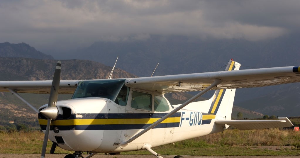 Cessna, Skyhawk, prawdziwy, weteran, wśród, samolotów, Mimo, karku, wciąż, cieszy, ogromną, popularnością, niezmiennie, lata, ca Ma 70 lat i dalej lata. Ten model to stary Mercedes wśród samolotów