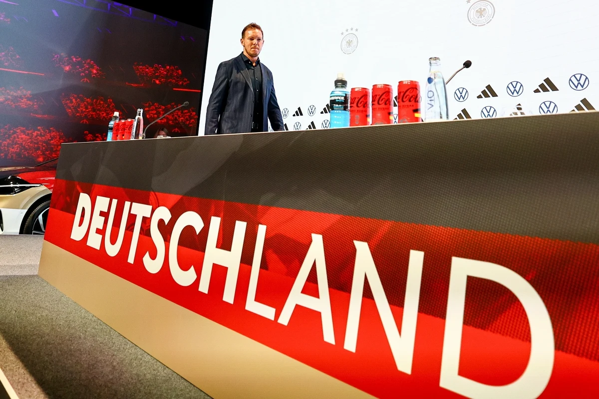 Trener niemieckich piłkarzy Julian Nagelsmann ogłosił 27-osobową kadrę, która będzie przygotowywać się do mistrzostw Europy w tym kraju. Przed turniejem selekcjoner musi zmniejszyć listę do 26 nazwisk. Powołania nie otrzymali Mats Hummels i Leon Goretzka. Jest za to aż czterech bramkarzy.