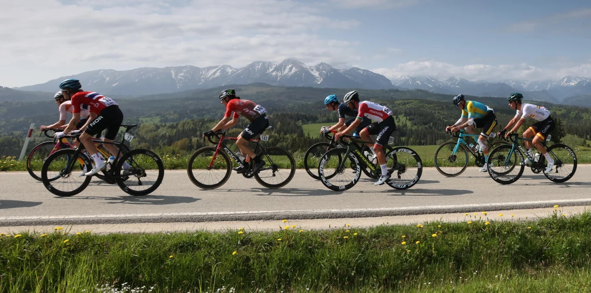 W sobotę kierowcy muszą być gotowi na duże utrudnienia na drogach Sądecczyzny. Czwarty etap ORLEN Wyścigu Narodów odbędzie się 18 maja i będzie przebiegał na trasach powiatu nowotarskiego, limanowskiego, nowosądeckiego, gorlickiego i jasielskiego.