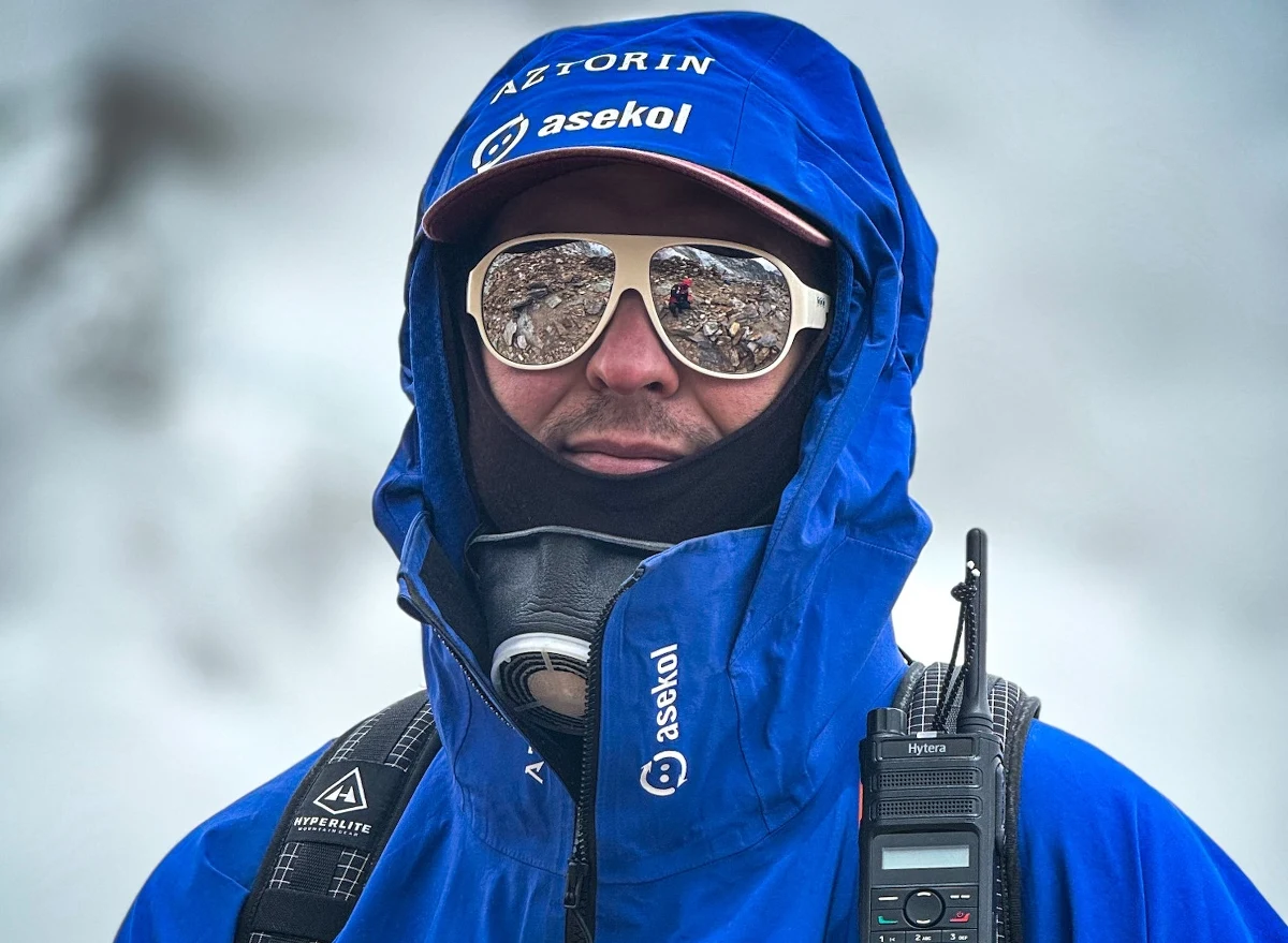 "Po zakończeniu aklimatyzacji, zejściu niżej w celu regeneracji i podleczenia infekcji gardła, na wyprawie Mateusza Waligóry na Everest z poziomu morza nastąpił dłużący się czas oczekiwania na okno pogodowe i atak szczytowy" - informuje biuro prasowe wyprawy na Mount Everest, Asekol Everest Expedition. Jak podaje, "ten rozpocznie się już dziś w nocy".