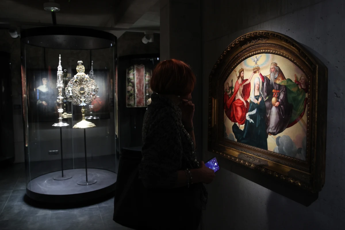 Nocny spacer i podziwianie neonów, śpiewanie z flisakami nad Wisłą czy nauka szyfrowania dokumentów. 20. edycja Krakowskiej Nocy Muzeów zapowiada się naprawdę ciekawie. 
