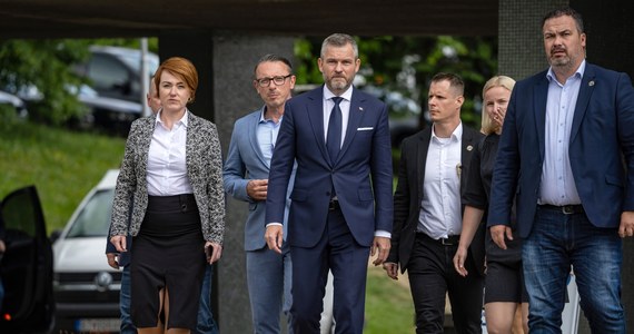 Prezydent elekt Słowacji Peter Pellegrini odwiedził w czwartek w szpitalu w Bańskiej Bystrzycy rannego dzień wcześniej w zamachu premiera Roberta Ficę. "Był o włos od śmierci. Jest w poważnym stanie i jest bardzo zmęczony" - powiedział Pellegrini po krótkim spotkaniu z rannym.
