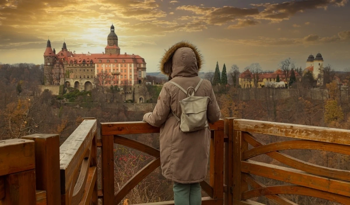 Historyczna chwila dla Zamku Książ w Wałbrzychu. Pamiątki po księżnej Daisy wracają tam po ponad 90 latach. Wkrótce będzie można je oglądać. Zostaną zaprezentowane 28 czerwca, w 151. rocznicę urodzin księżnej-pisarki i filantropki.