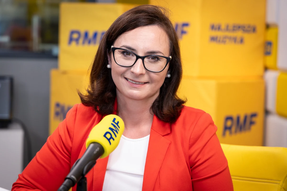 "Spot jest bardzo wyrazisty" – powiedziała w Popołudniowej rozmowie w RMF FM posłanka Koalicji Obywatelskiej Kamila Gasiuk-Pihowicz o najnowszym nagraniu wyborczym przygotowanym przez KO. W spocie padają m.in. słowa: "Rosja już tu jest. Jej największym sukcesem w Polsce jest PiS". "Dziwi mnie to, że ten spot bardziej rozwściecza PiS i symetrystów niż np. oczywiste powiazania Falenty z Rosją, czy rosyjski łącznik Macierewicza, czy lawinowy wzrost napływu, importu rosyjskiego węgla, w pierwszych latach rządów PiS, przypomnę z 5 do 13 mln ton" – wymieniała parlamentarzystka, która była gościem Marka Tejchmana.