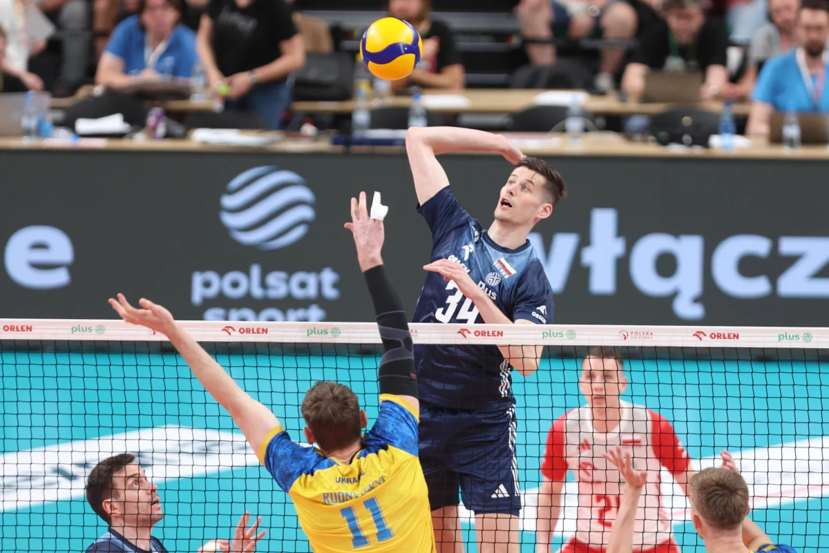 Takim nietypowym wynikiem zakończył się mecz towarzyski polskich siatkarzy z Ukraińcami w Sosnowcu. Biało-Czerwoni w setach kolejno wygrywali: 25:21, 25:21, 26:24 i 25:15. Polacy przygotowują się do Ligi Narodów oraz Igrzysk Olimpijskich. Zagrali zdecydowanie lepiej niż dzień wcześniej z Niemcami.