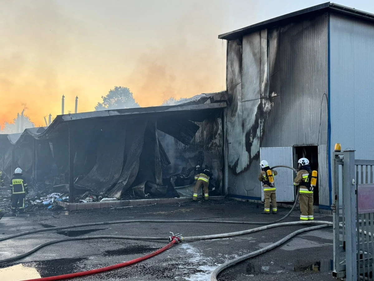 Około 80 strażaków gasiło pożar piekarni w Myślachowicach koło Chrzanowa w Małopolsce. W ogniu stanęła hala produkcyjna zakładu. Informację o tym zdarzeniu dostaliśmy na Gorącą Linię RMF FM. 
