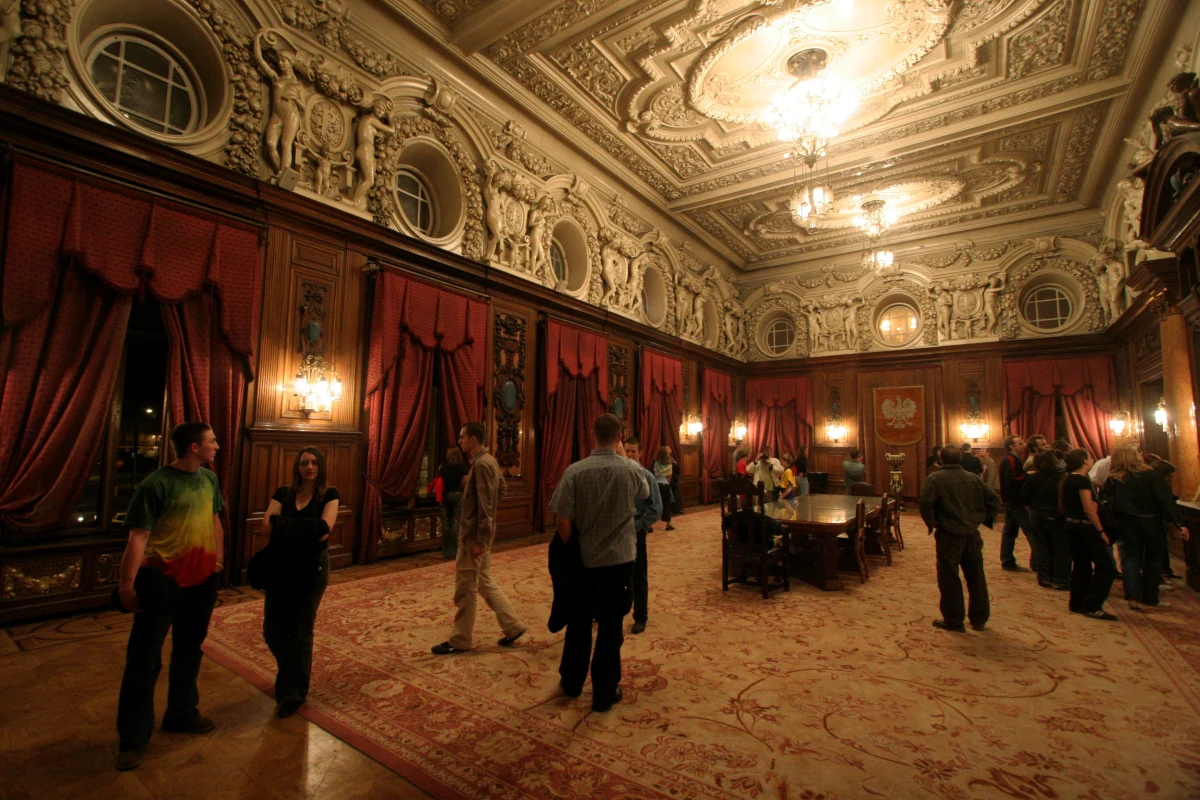 ​Ponad 20 muzeów i placówek sztuki, kultury i nauki w Łodzi otworzy swoje siedziby 18 maja w czasie Nocy Muzeów. To niezwykle popularne wydarzenie rozpocznie się w godzinach popołudniowych, a zakończy po północy w niedzielę. Wstęp do muzeów tego dnia jest bezpłatny.