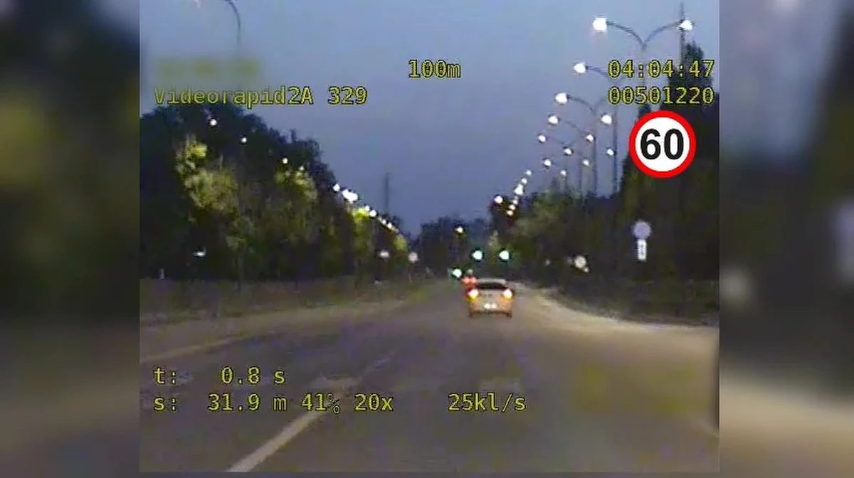 Policjanci z Wydziału Ruchu Drogowego Komendy Stołecznej Policji, podczas patrolowania ulicy Jagiellońskiej w Warszawie, zauważyli samochód jadący z prędkością 145km/h. Natychmiast postanowili zatrzymać kierującego do kontroli. Ten jednak zaczął uciekać, ale po pościgu udało się go zatrzymać. Kierowcą okazał się 15-latek, który auto wziął z wypożyczalni. 