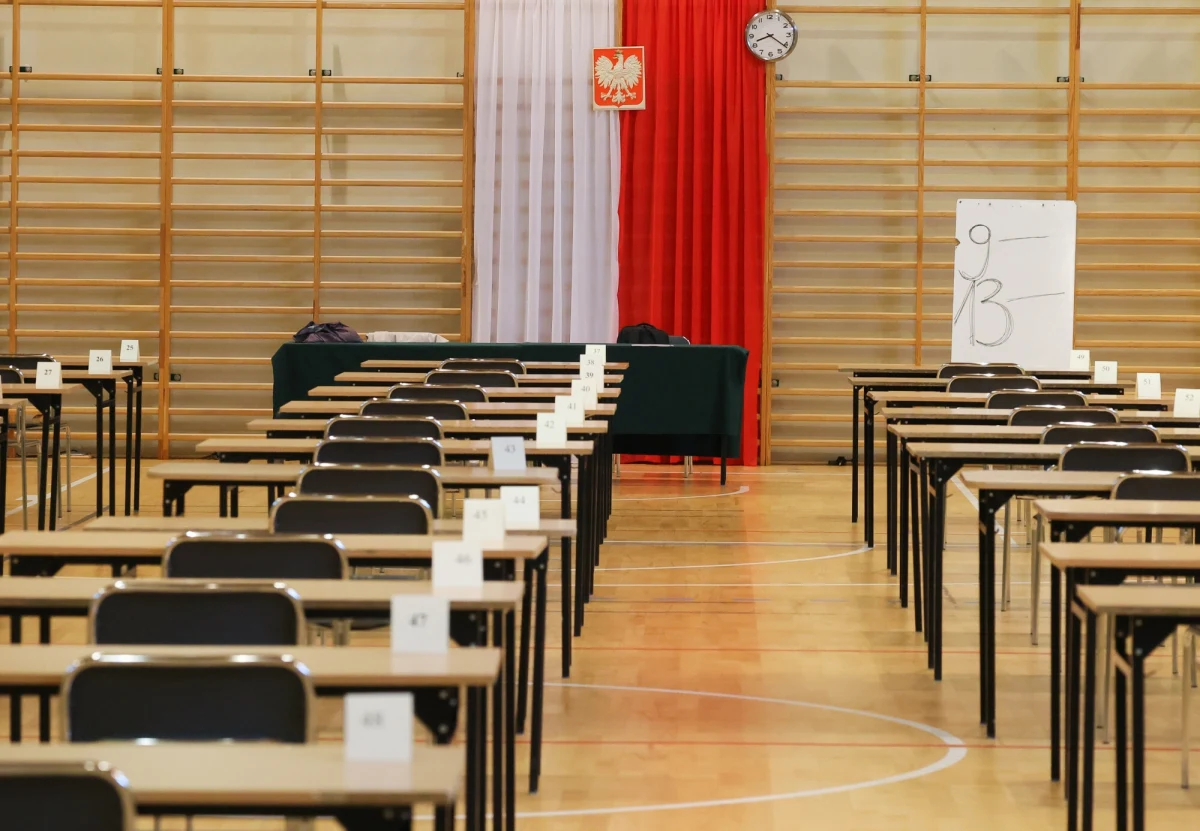 O godz. 9:00 w poniedziałek, 20 maja pisanie matury z języka polskiego rozpoczną ci, którzy zadeklarowali chęć zdawania tego egzaminu na poziomie rozszerzonym. Jakie lektury powtórzyć przed maturą z rozszerzonego polskiego? Na co szczególnie zwrócić uwagę i co jest najwyżej punktowane? 