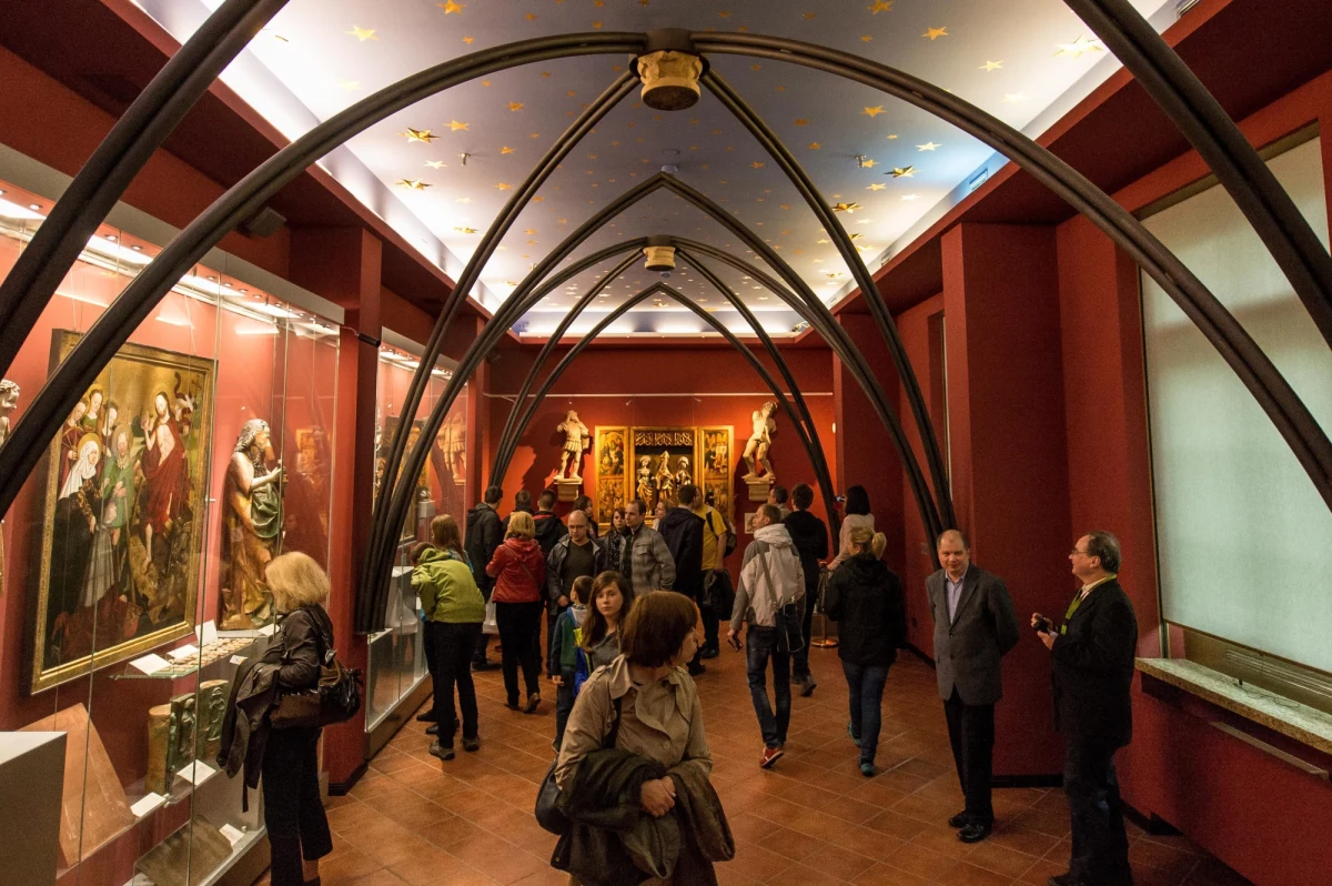 ​Pierwsza edycja Nocy Muzeów we Wrocławiu była wydarzeniem, w którym wzięło udział siedem muzeów i jedna galeria. Dzisiaj to już coś, czym żyje całe miasto. W tym roku zaplanowanych jest ponad 150 wydarzeń, których gospodarzami będzie blisko 100 instytucji.