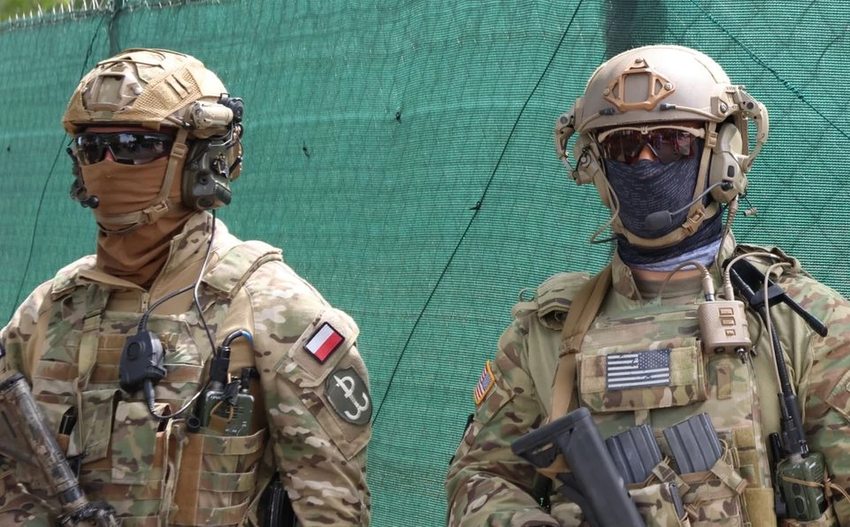 Amerykanie otwierają stałą bazę sił specjalnych w Krakowie – Balicach. Nazywa się Miron Camp na cześć polskiego żołnierza Mirosława „Mirona” Łuckiego, który zginął w Afganistanie podczas wspierania operacji NATO. 