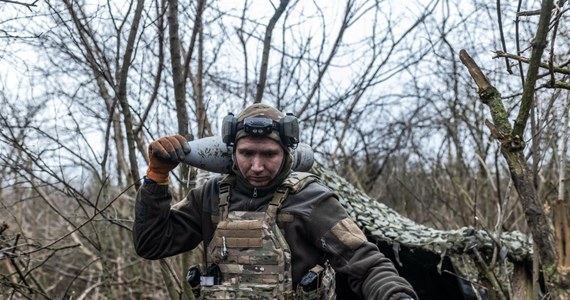 Prezydent Ukrainy Wołodymyr Zełenski powiedział, że pierwszy raz od dwóch lat wojny Siły Zbrojne Ukrainy mają wystarczającą ilość amunicji artyleryjskiej. Przywódca poinformował również o postępach w czeskiej inicjatywie dostaw amunicji.