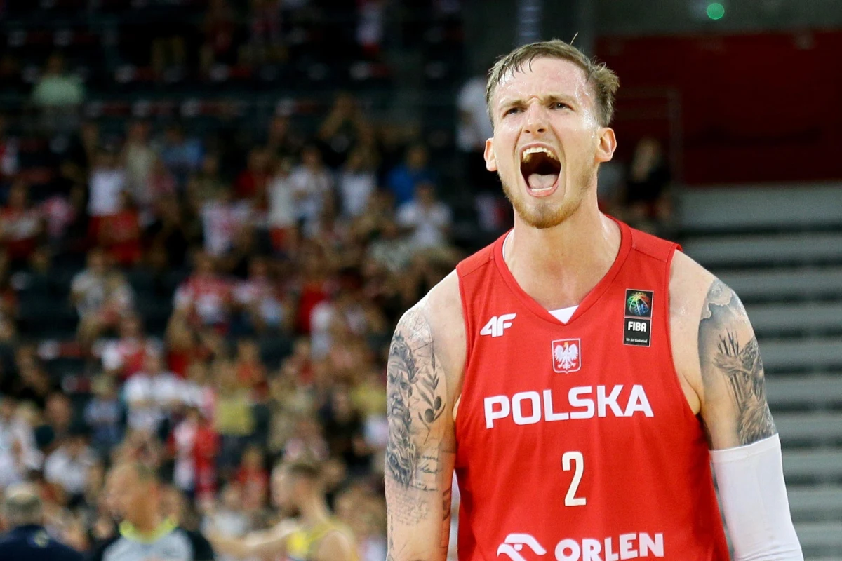 Polscy koszykarze 2 lipca rozpoczną w Walencji grę o wyjazd na igrzyska olimpijskie w Paryżu. Trener Igor Milicić wybrał szoroki skład, w jakim nasza kadra powalczy o bilet do Francji. By tam się znaleźć, Biało-Czerwoni muszą wygrać turniej w Hiszpanii, a w nim w fazie grupowej zmierzą się z reprezentacją Bahamów i Finlandią. Wcześniej nasza kadra rozegra jeszcze dwa mecze towarzyskie - w Katowicach i Sosnowcu.