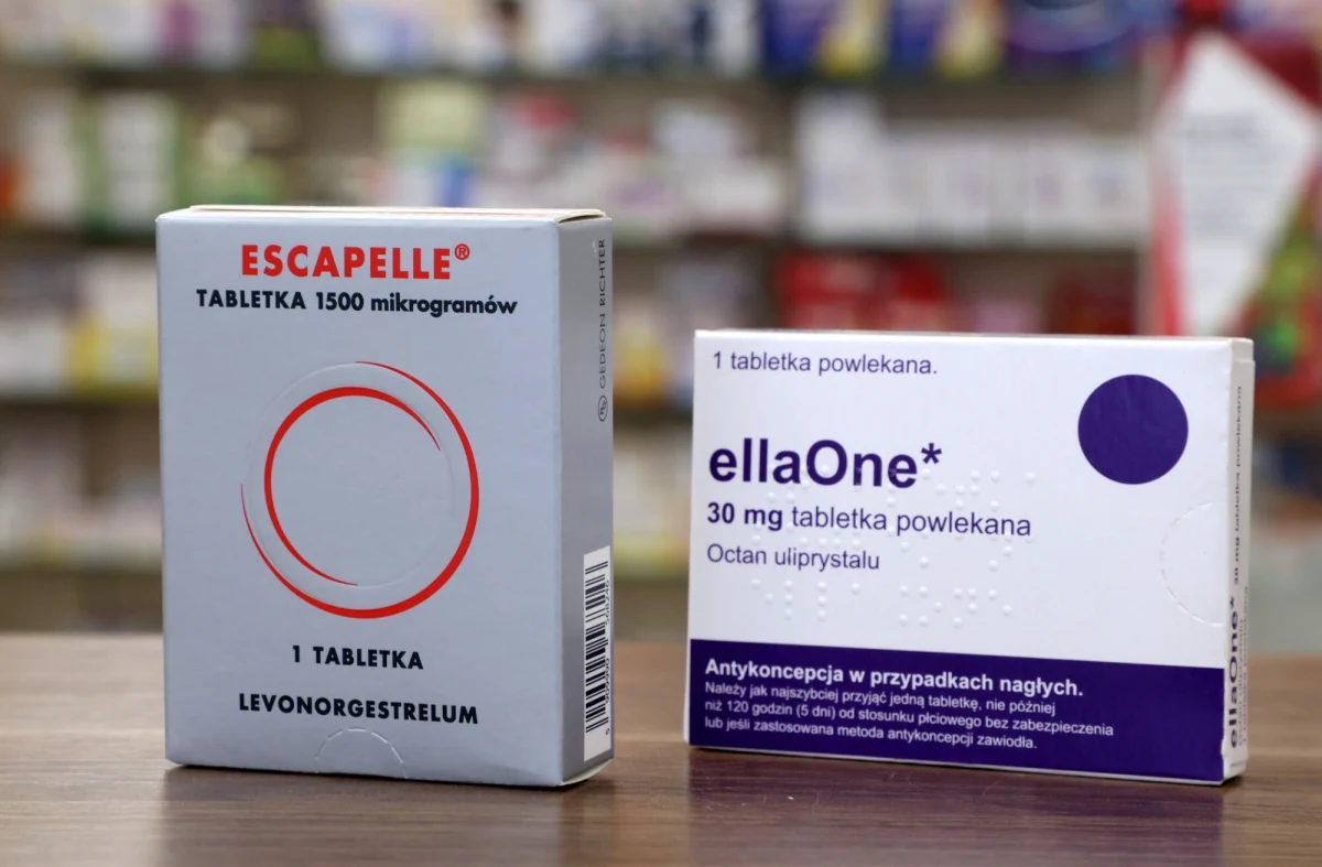 Ministerstwo Zdrowia zapowiedziało w piątek, że apteki, które biorą udział w pilotażu antykoncepcji awaryjnej, będą oznakowane. Chodzi o apteki uczestniczące w pilotażowym programie, w ramach którego farmaceuta przeprowadza wywiad z pacjentką i wystawia receptę.

