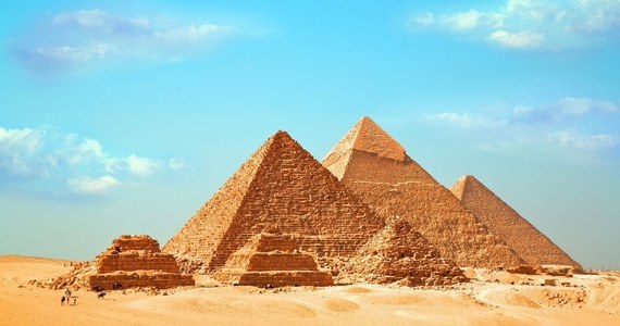 Do transportu elementów piramid w Egipcie mogła służyć nieistniejąca obecnie odnoga Nilu - to najnowsze ustalenia naukowców. Jak wyjaśniła autorka opracowania prof. Eman Ghoneim z Uniwersytetu Karoliny Północnej, rzeka mogła pełnić kluczową rolę w procesie budowania piramid.