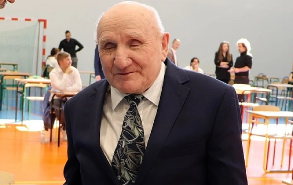 Ma 85 lat i wspólnie z tegorocznymi abiturientami zdawał dziś egzamin dojrzałości z geografii. Niezwykły maturzysta to Józef Peruga z Kalisza. "Niezależnie od wyników egzaminów jest pan wzorem dla nas wszystkich" - powiedział o nim prezydent miasta Krystian Kinastowski.