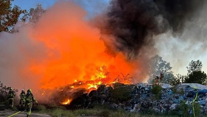 Pożar hałdy śmieci w Cybulicach Małych