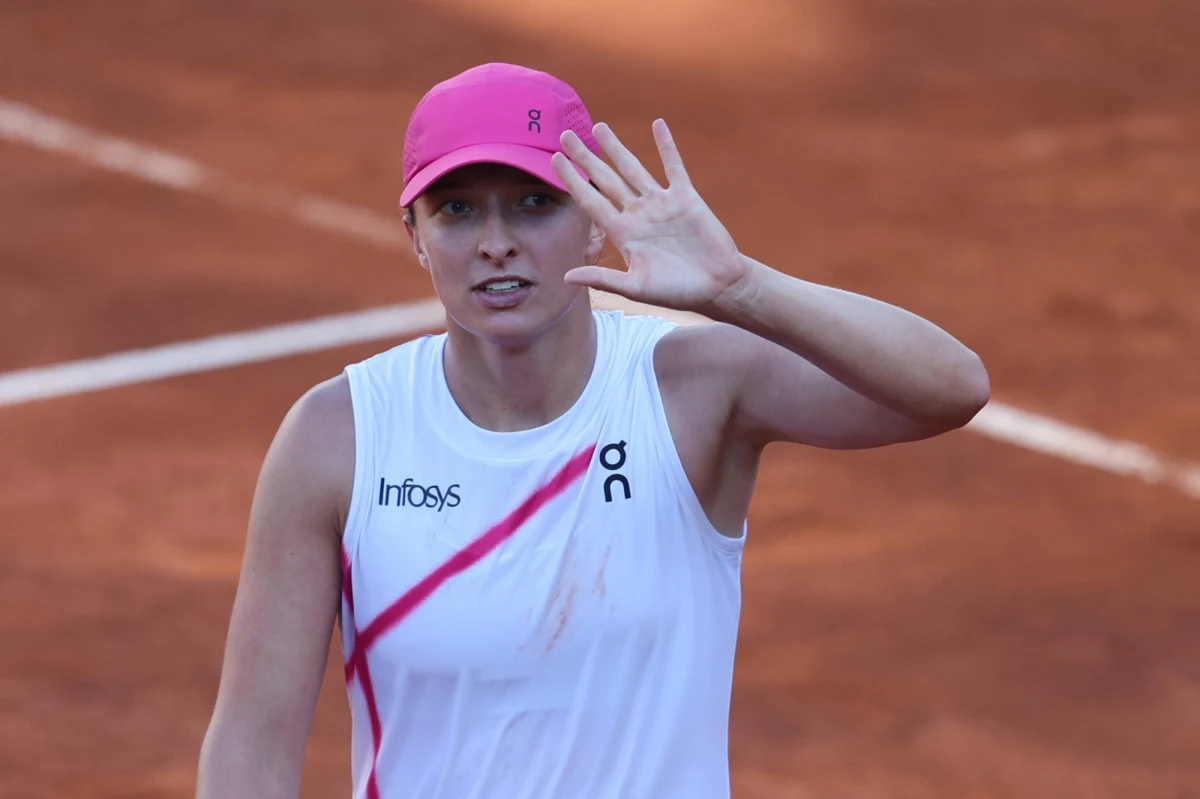 Iga Świątek stanie przed szansą na 21. tytuł w karierze, a trzeci w turnieju WTA 1000 w Rzymie. W sobotnim finale liderka światowego rankingu zmierzy się z białoruską tenisistką Aryną Sabalenką (nr 2), z którą wygrała siedem z dziesięciu dotychczasowych spotkań. Początek walki o godz. 17:00.