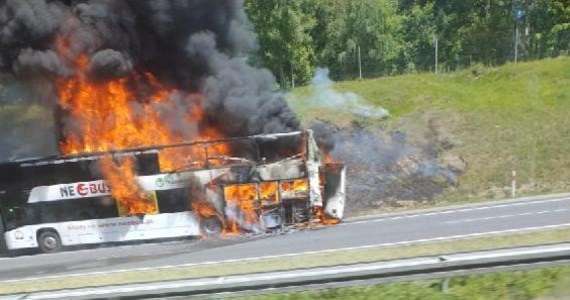 Do pożaru autokaru doszło w sobotę w południe w rejonie Krakowa. Autostrada w kierunku Katowic przez godzinę była całkowicie zablokowana. Informację o pożarze dostaliśmy na Gorącą Linię RMF FM.