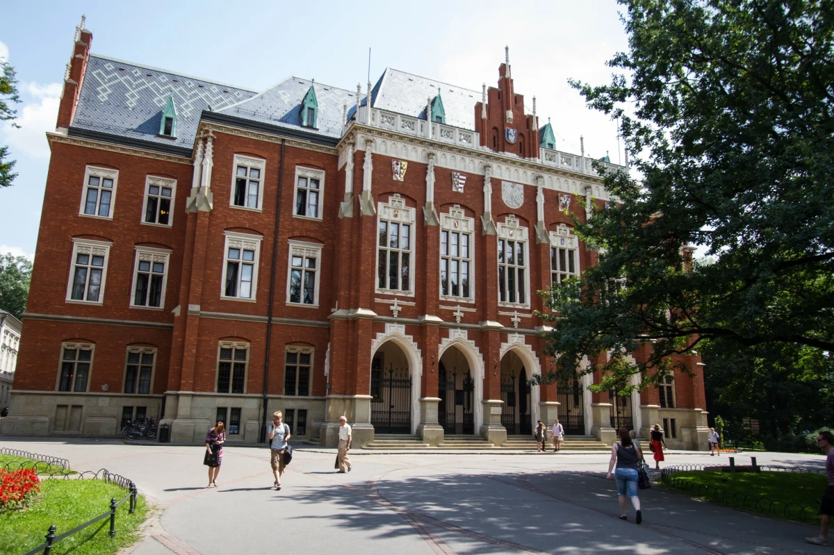 Władze Uniwersytetu Jagiellońskiego spotkały się w sobotę ze studentami protestującymi przeciwko sprzedaży nieczynnego akademika „Kamionka”. Przedstawiciele uczelni poinformowali o postępach w rozmowach. Zapowiedziano również kolejne spotkania.