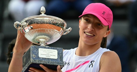 Iga Świątek wygrała z Aryną Sabalenką w finale turnieju WTA 1000 w Rzymie 6:2, 6:3. To 21. tytuł w karierze raszynianki. 