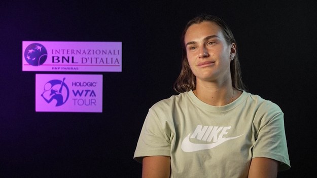 Iga Świątek wygrywa finał WTA Masters 1000 w Rzymie!

Sabalenka odgrywa w siatkę! Iga przełamała rywalkę, wygrała seta 6:3, a całe spotkanie 2:0 (6:2, 6:3). Polka królową Rzymu!