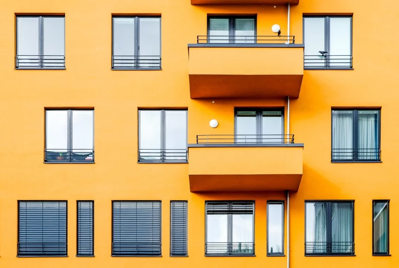 Nielegalne hotele pracownicze w domach. Kara do 10 tys. zł