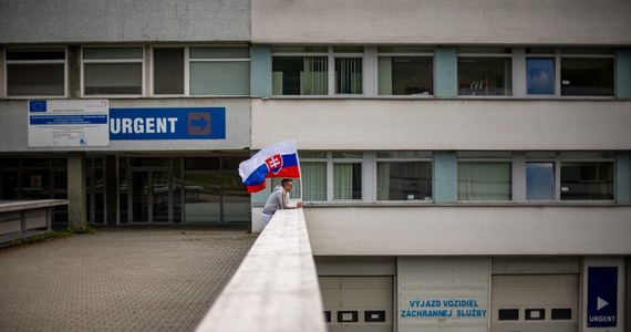 Stan premiera Słowacji Roberta Ficy jest poważny i wymaga intensywnej opieki, ale nie zagraża jego życiu - powiedział wicepremier, minister obrony Robert Kaliniak. Od środy szef słowackiego rządu przebywa w szpitalu w Bańskiej Bystrzycy – po tym, jak podczas wyjazdowego posiedzenia rządu w miejscowości Handlova został kilkukrotnie postrzelony. 