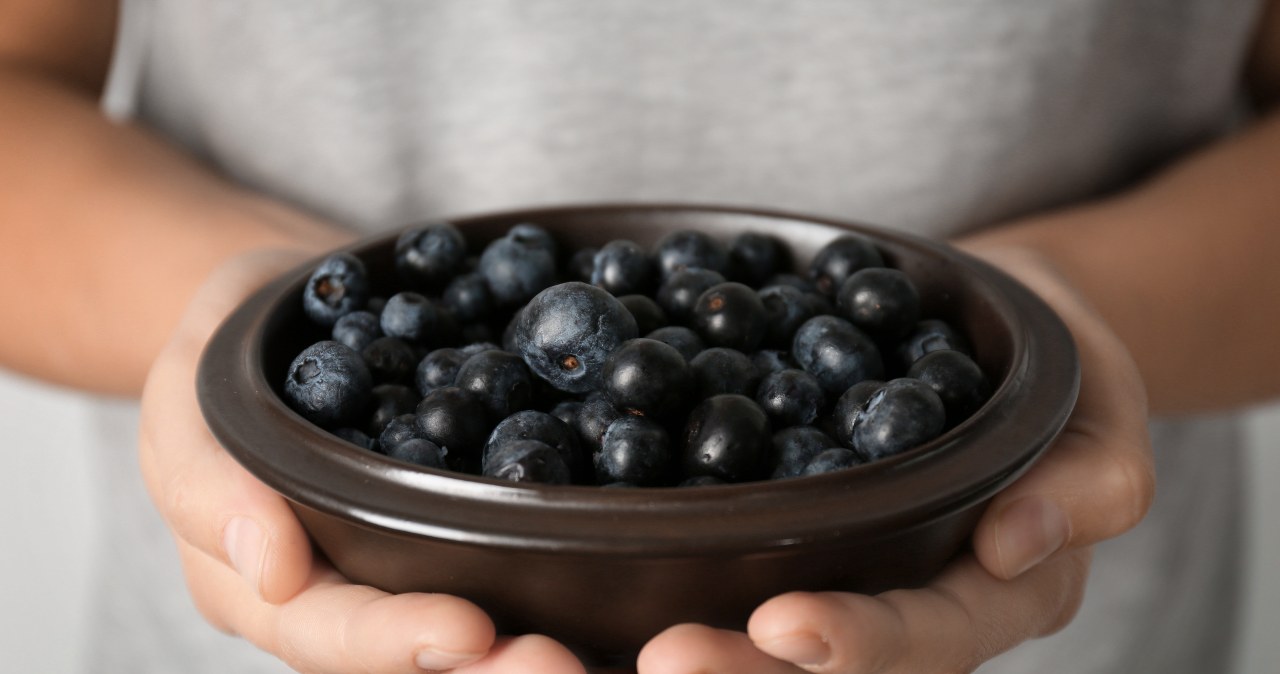 Poprawiają pracę mózgu, chronią przed demencją. Te trzy produkty kupuj i jedz regularnie