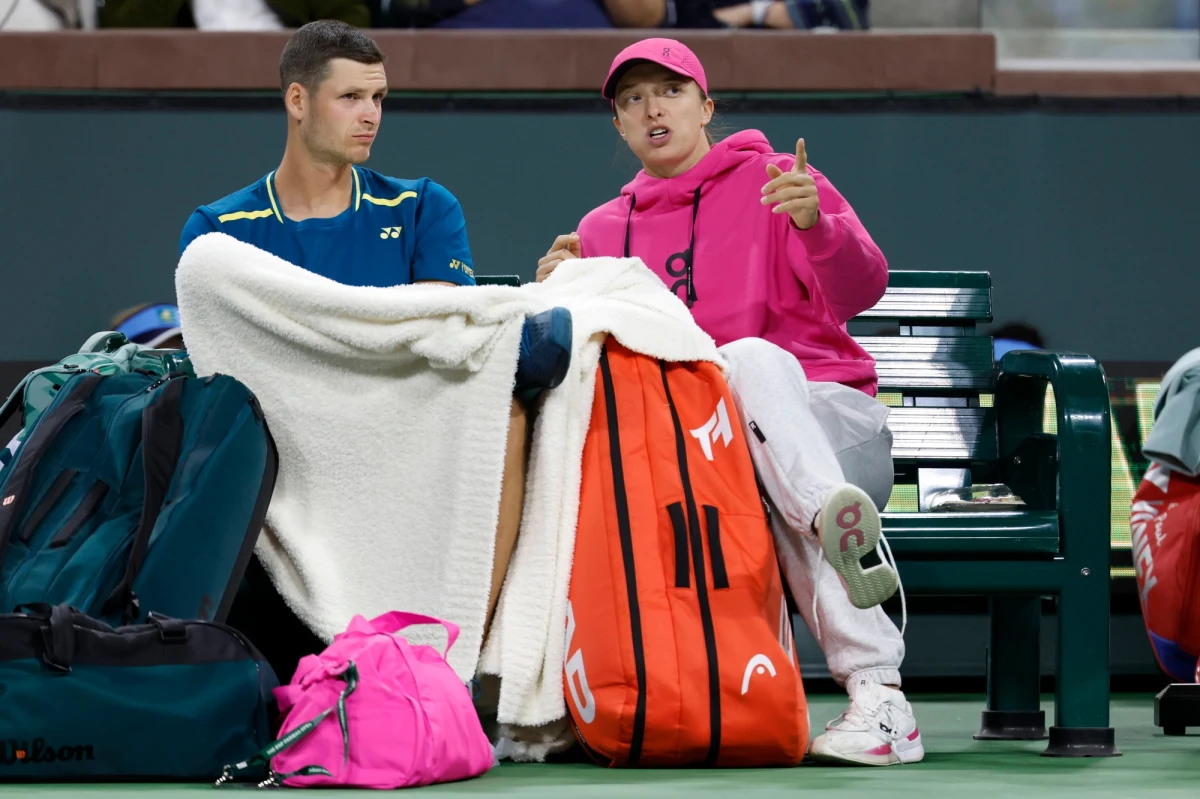 Po triumfie w sobotnim finale turnieju WTA 1000 w Rzymie Iga Świątek umocniła się na pierwszym miejscu światowego rankingu tenisistek. Nad drugą w zestawieniu Białorusinką Aryną Sabalenką ma już 3557 punktów przewagi. Z kolei Hubert Hurkacz awansował z 9. na 8. miejsce w światowym rankingu tenisistów.