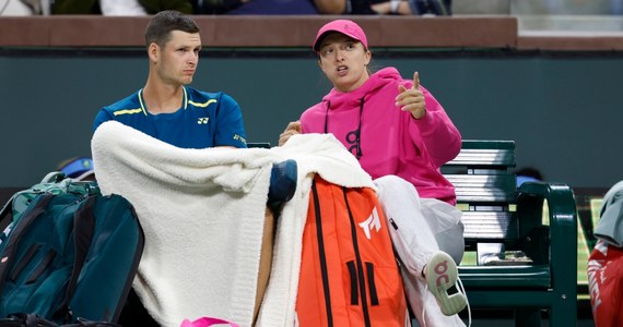 Po triumfie w sobotnim finale turnieju WTA 1000 w Rzymie Iga Świątek umocniła się na pierwszym miejscu światowego rankingu tenisistek. Nad drugą w zestawieniu Białorusinką Aryną Sabalenką ma już 3557 punktów przewagi. Z kolei Hubert Hurkacz awansował z 9. na 8. miejsce w światowym rankingu tenisistów.