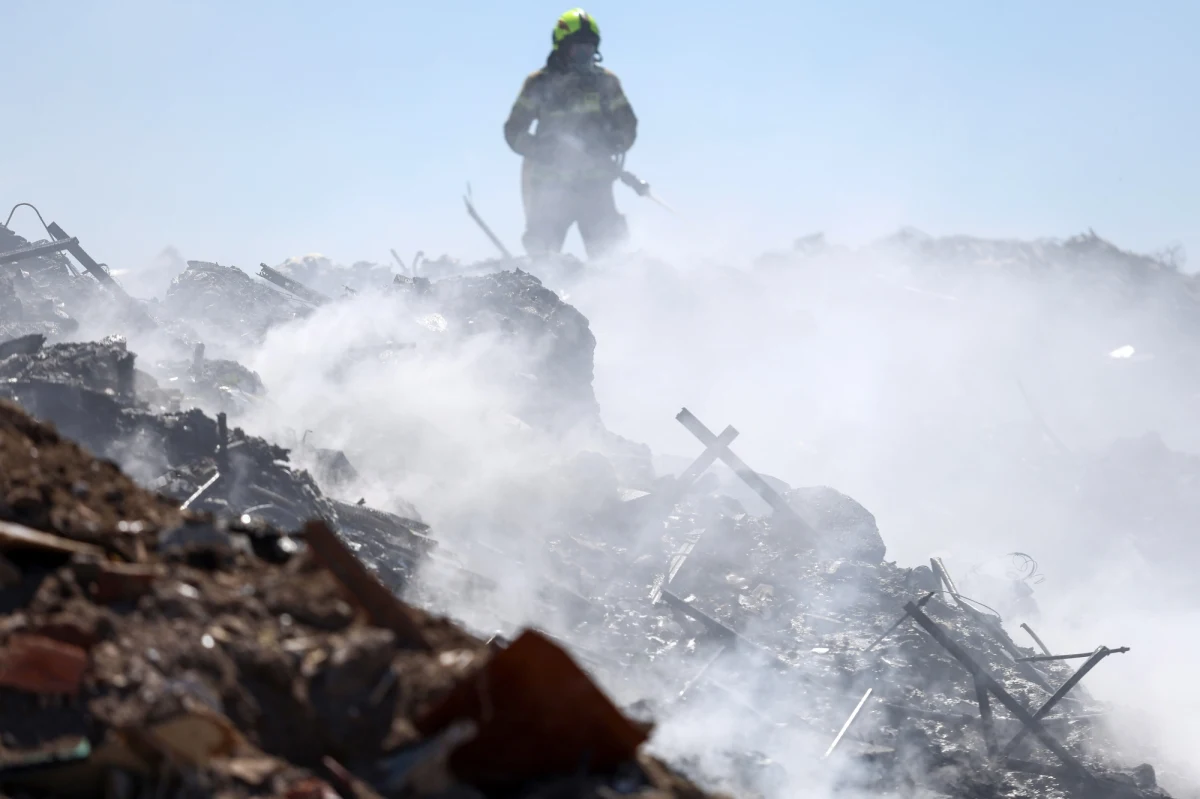Paulina Hennig-Kloska, minister klimatu i środowiska, w piśmie do premiera Donalda Tuska stwierdza, że bez dodatkowych pieniędzy nie da się pilnować nielegalnego składowania niebezpiecznych odpadów i uchronić wysypisk śmieci przed pożarami. I prosi szefa rządu o dodatkowe dofinansowanie.