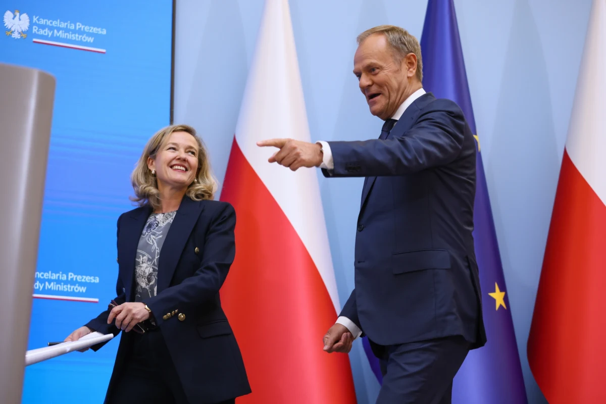 Za kilka dni z innymi premierami europejskimi przedstawię projekt budowy żelaznej kopuły nad Europą - zapowiedział premier Donald Tusk. Jak dodał, że chodzi o to, by "idea paneuropejskiej obrony powietrznej" nie była marzeniem, a praktycznym planem. 