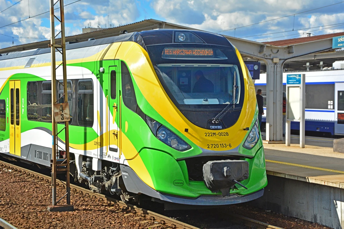 Pociąg Kolei Mazowieckich jadący z Warszawy Zachodniej do Działdowa śmiertelnie potrącił mężczyznę przy stacji PKP w Chotomowie (pow. legionowski). Służby ewakuowały ok. 100 pasażerów składu. Wypadek spowodował duże utrudnienia w ruchu. 