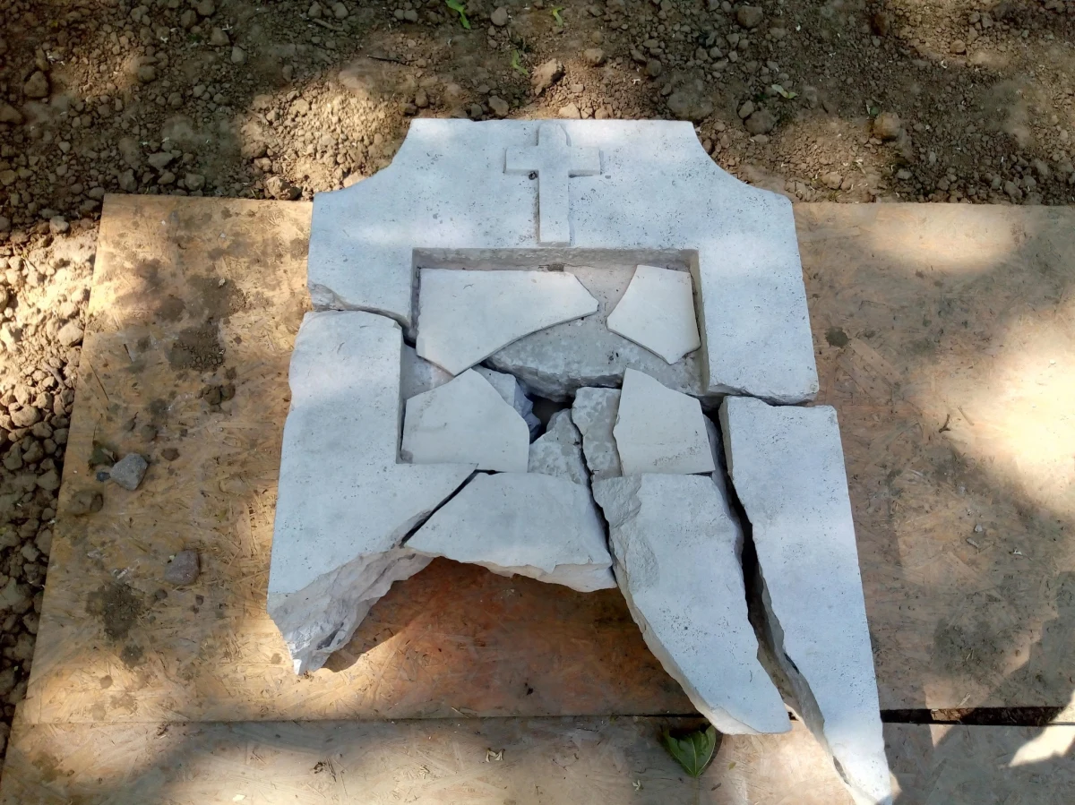 230 lat mają fragmenty najstarszego pomnika grobowego, który odkryto podczas prac konserwatorskich prowadzonych przy Starym Cmentarzu Podgórskim. Poinformował o tym Społeczny Komitet Odnowy Zabytków Krakowa. Pomnik pochodzący z 1794 roku zostanie scalony i umieszczony przy głównej alei tej nekropolii. 